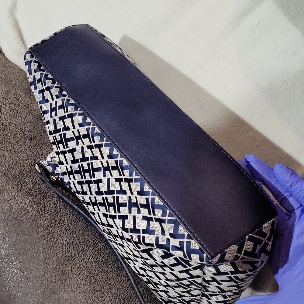 Tommy Hilfiger Purse - Picture 6 of 14